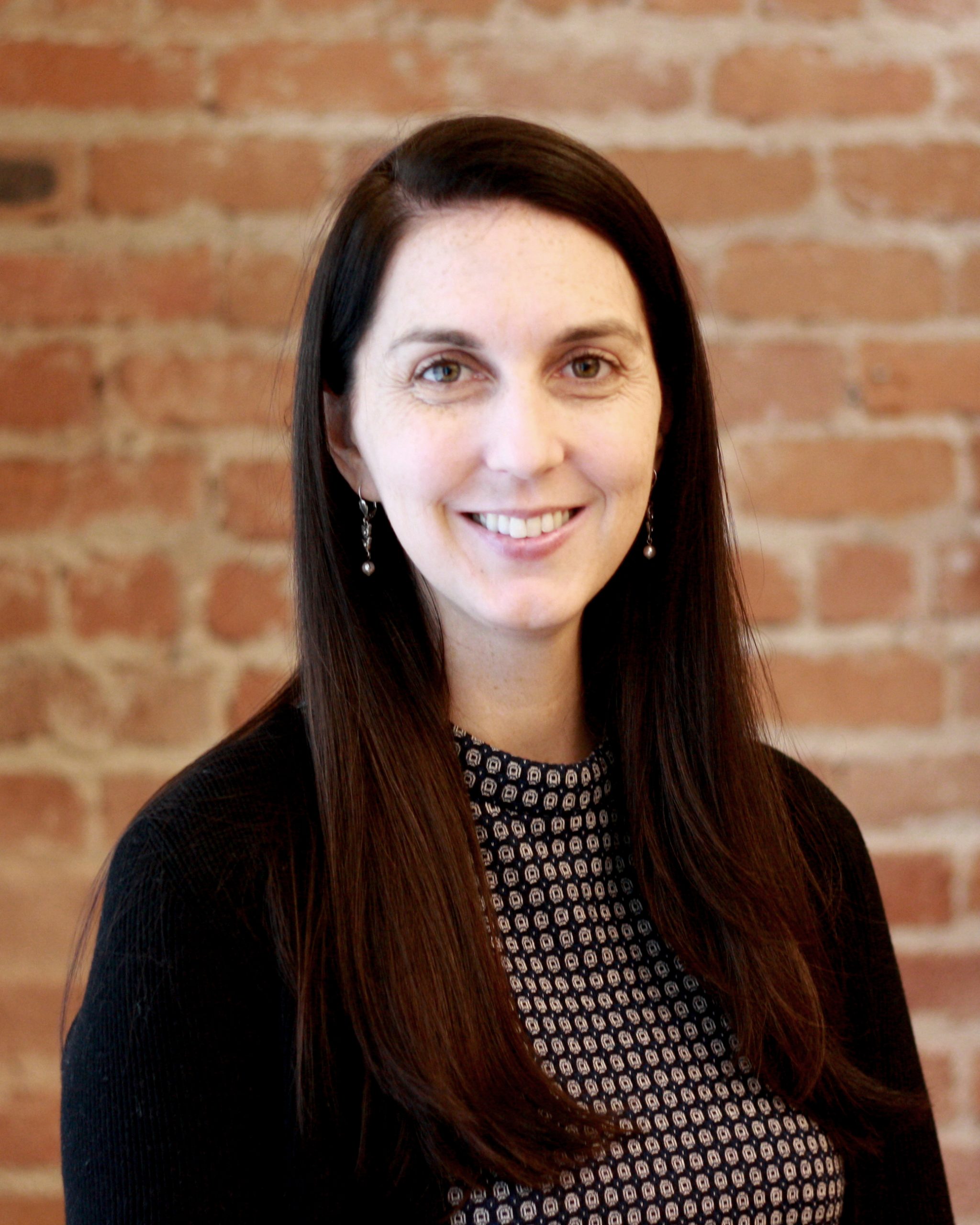 Lisa Hathaway Headshot