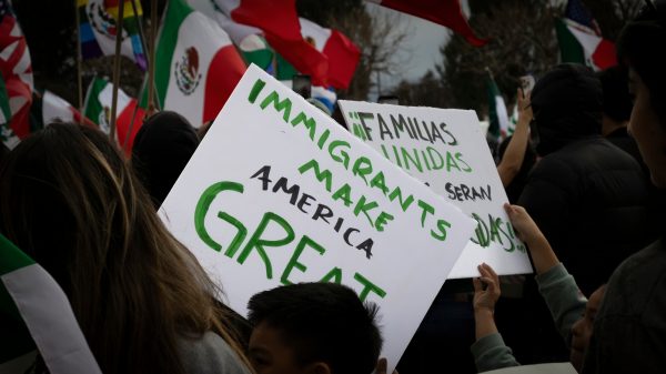 sign saying "Immigrants make America Great"